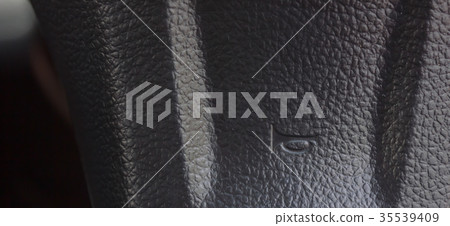 Horn on the steering wheel 35539409