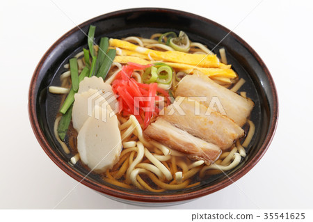 傳統的沖繩三肉蕎麥麵 35541625