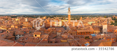 Piazza del Campo in the cloudy day, Siena Italy Piazza del Campo in the cloudy day, Siena Italy 35542786