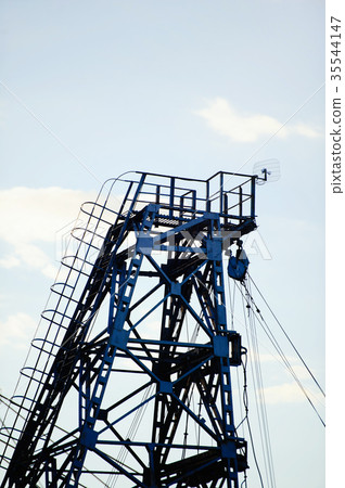 metal tower of gas and oil extraction agains sky 35544147