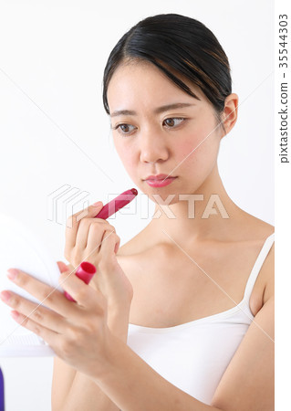 Beauty Apply lipstick Beauty Apply lipstick 35544303