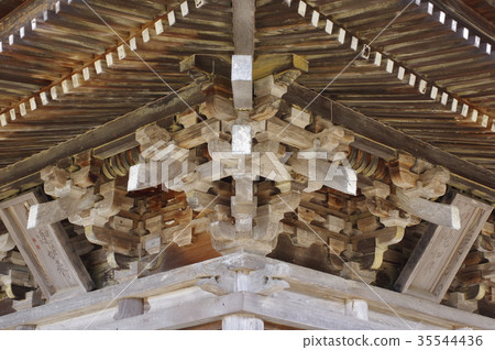 信州上田Maeyamaji三重塔的文化遺產國家重要文化財產室町時代的三重塔，也被稱為“未完成的塔” 35544436