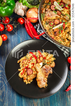 Traditional paella with chicken legs Traditional paella with chicken legs 35547646