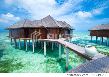 Maldives island with beach 35549355