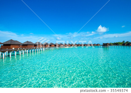 tropical Maldives island with beach 35549374