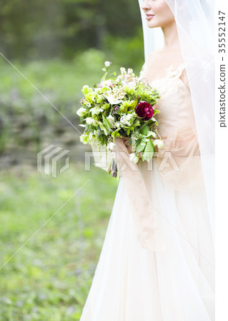 Beautiful bride with wedding bouquet Beautiful bride with wedding bouquet 35552147