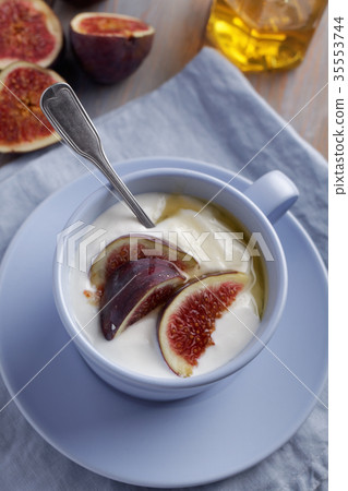 Dessert with fig and honey Dessert with fig and honey 35553744