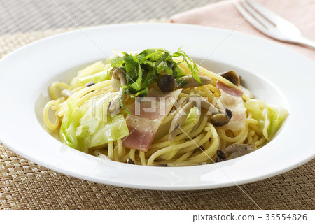 Japanese-style pasta 13 with bacon and sea bream Japanese-style pasta 13 with bacon and sea bream 35554826