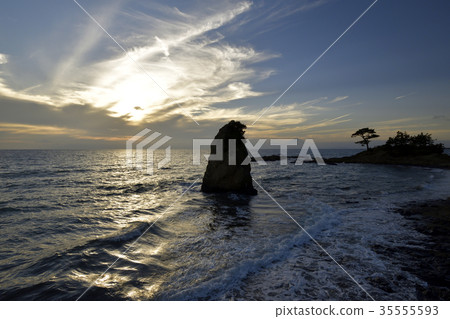 三浦半島,立石岩層和黃昏 三浦半島,立石岩層和黃昏 35555593
