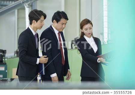 工廠,解釋,商人,女商人 工廠,解釋,商人,女商人 35555726