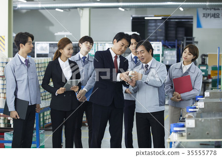 工廠,解釋,商人,女商人 工廠,解釋,商人,女商人 35555778