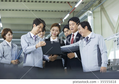 Factory, Explanations, Businessman, Business Woman Factory, Explanations, Businessman, Business Woman 35555818
