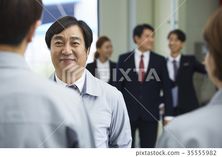 工廠，工人，女商人，商界女強人 35555982