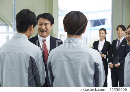 工廠,工人,女商人,商界女強人 工廠,工人,女商人,商界女強人 35556006