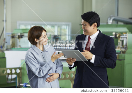 Factory, Explanations, Businessman, Business Woman 35556021