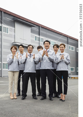 工廠，工人，女商人，女商人，姿勢 35556083