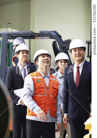 工業,工廠,叉車,工人 工業,工廠,叉車,工人 35556280