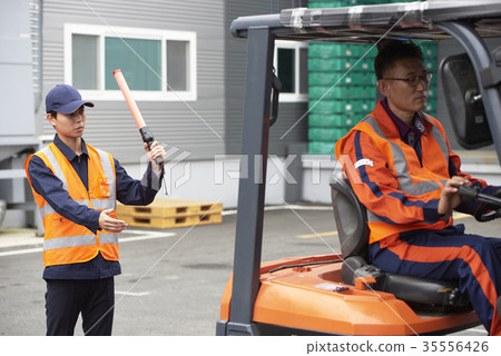 工業，工廠，叉車，工人 35556426