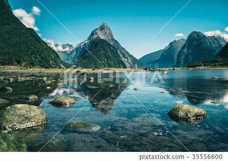 Milford Sound in New Zealand 35556600