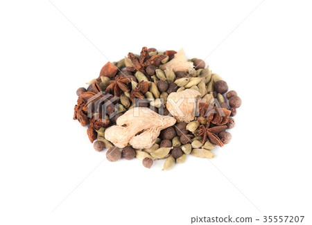 Spices for mulled wine isolated on white 35557207