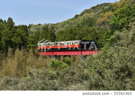 SL運行在satoyama的卡車火車 35562363