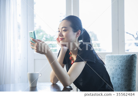 年輕的女士 年輕的女士 35562484