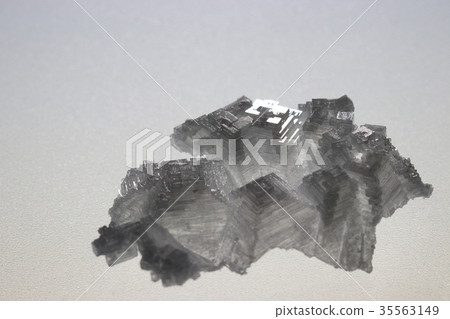 Salt crystals like pyramids Salt crystals like pyramids 35563149