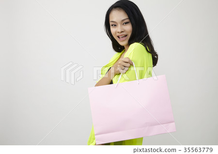 woman shopping 35563779