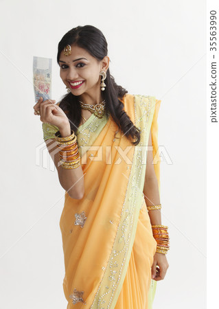 indian woman holing cash 35563990