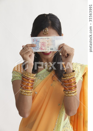 indian woman holing cash 35563991