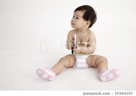 baby holding smartphone baby holding smartphone 35564297