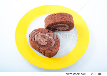 Delicious roll cake 35564810