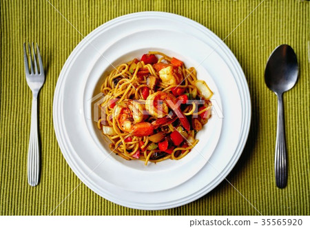 Spaghetti with Thai Spicy Herbal Sauce and prawns Spaghetti with Thai Spicy Herbal Sauce and prawns 35565920