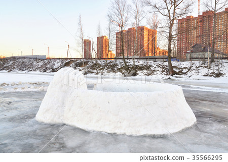 Children ice fortress. 35566295