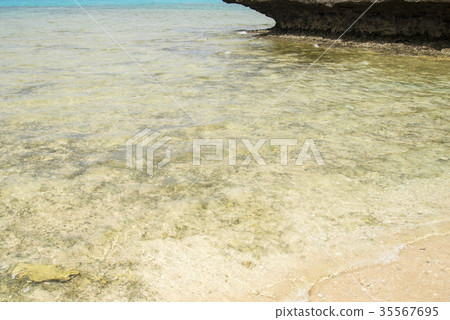 Scenery of Kuroshima (Taketomi-cho, Okinawa Prefecture) Scenery of Kuroshima (Taketomi-cho, Okinawa Prefecture) 35567695