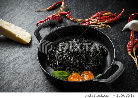 魷魚意大利面魷魚墨水意大利面(意大利語) 魷魚意大利面魷魚墨水意大利面(意大利語) 35568512