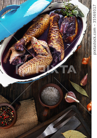 a raw rooster cut in pieces 35569317