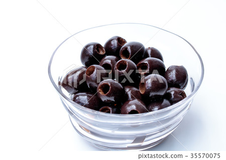 black olives 35570075