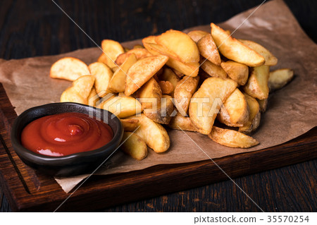 Roasted potato wedges 35570254
