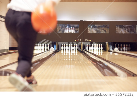 Bowling alley Bowling alley 35572132