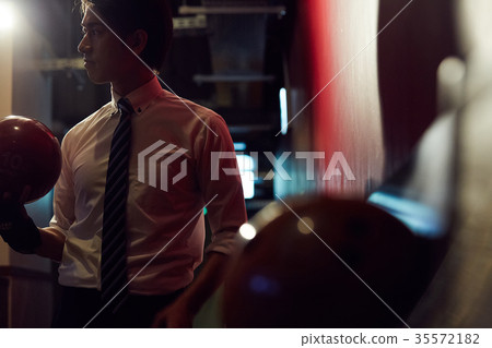 Men who do bowling Men who do bowling 35572182