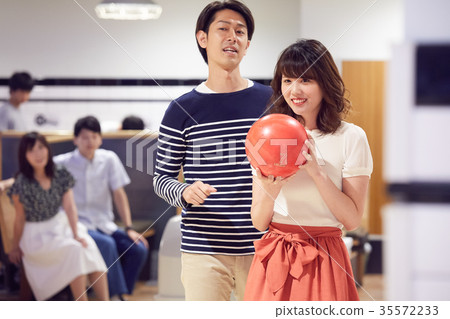 喜歡打保齡球的男女 喜歡打保齡球的男女 35572233