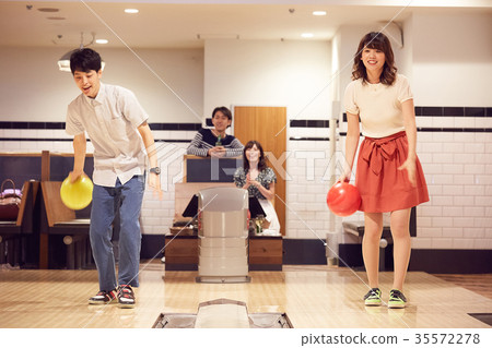 Men and women who enjoy bowling 35572278