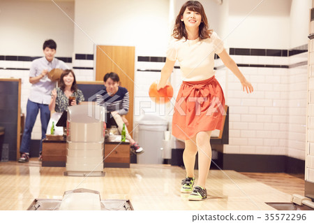 Men and women who enjoy bowling 35572296