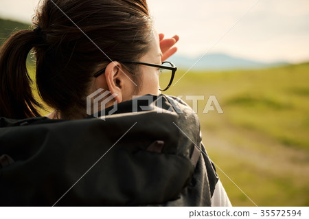Female backpacker stroll portrait Female backpacker stroll portrait 35572594