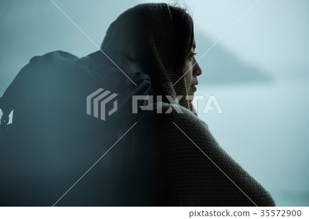 Woman backpacker lakeside portrait Woman backpacker lakeside portrait 35572900