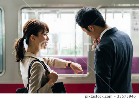 火車轉移業務男女攝影合作 - 京王電鐵有限公司 火車轉移業務男女攝影合作 - 京王電鐵有限公司 35573940