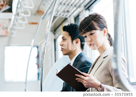 Train Transfer Business Men and Women Photography Cooperation-Keio Electric Railway Co., Ltd. Train Transfer Business Men and Women Photography Cooperation-Keio Electric Railway Co., Ltd. 35573955