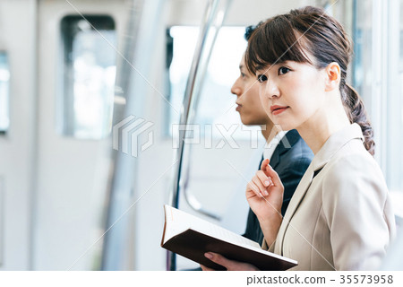 Train Transfer Business Men and Women Photography Cooperation-Keio Electric Railway Co., Ltd. Train Transfer Business Men and Women Photography Cooperation-Keio Electric Railway Co., Ltd. 35573958