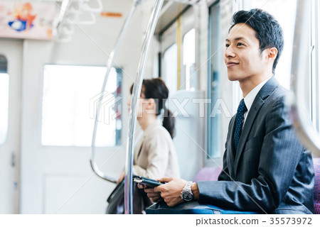 火車搬家商務男攝影合作京王電鐵有限公司 火車搬家商務男攝影合作京王電鐵有限公司 35573972